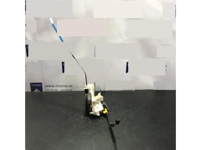 bontott AUDI A4 B8 Bal első Ajtózár