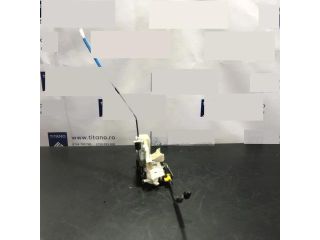 bontott AUDI A4 B8 Bal első Ajtózár