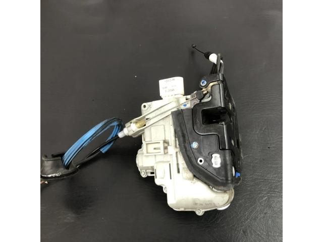 bontott AUDI A4 B8 Bal első Ajtózár