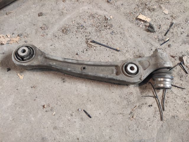 bontott AUDI A4 B8 Bal első Alsó Lengőkar