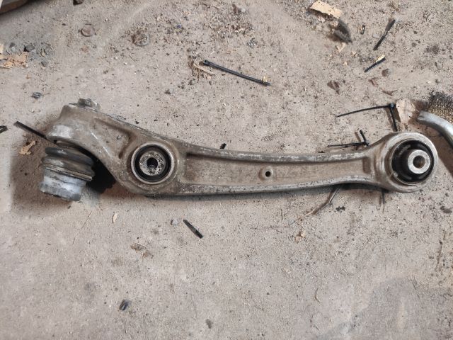 bontott AUDI A4 B8 Bal első Alsó Lengőkar