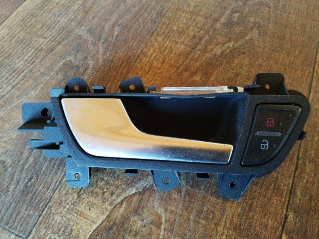 bontott AUDI A4 B8 Bal első Belső Kilincs