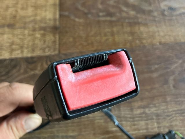 bontott AUDI A4 B8 Bal első Biztonsági Öv Csat