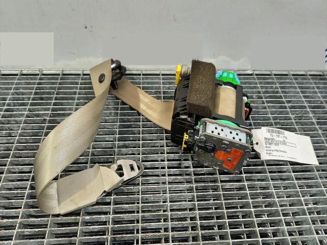 bontott AUDI A4 B8 Bal első Biztonsági Öv