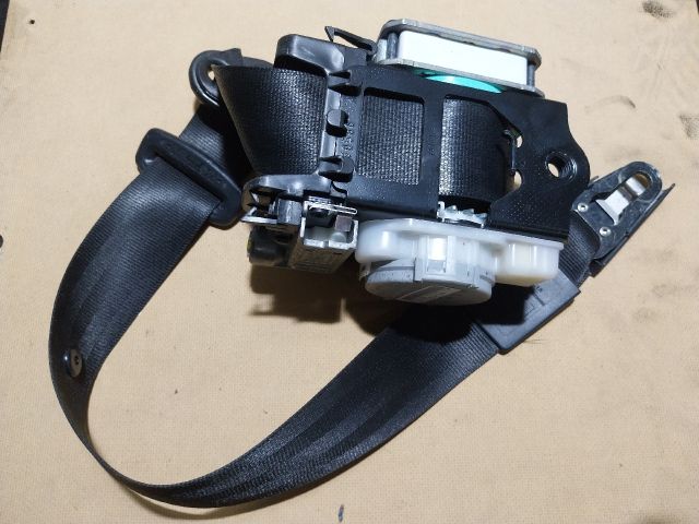 bontott AUDI A4 B8 Bal első Biztonsági Öv