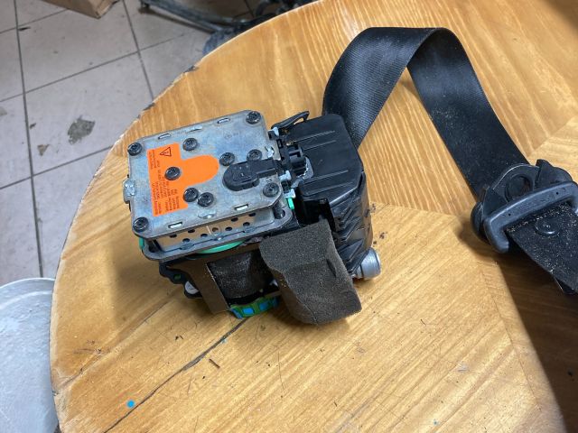 bontott AUDI A4 B8 Bal első Biztonsági Öv