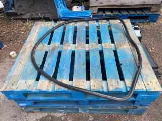 bontott AUDI A4 B8 Bal első Gumikéder