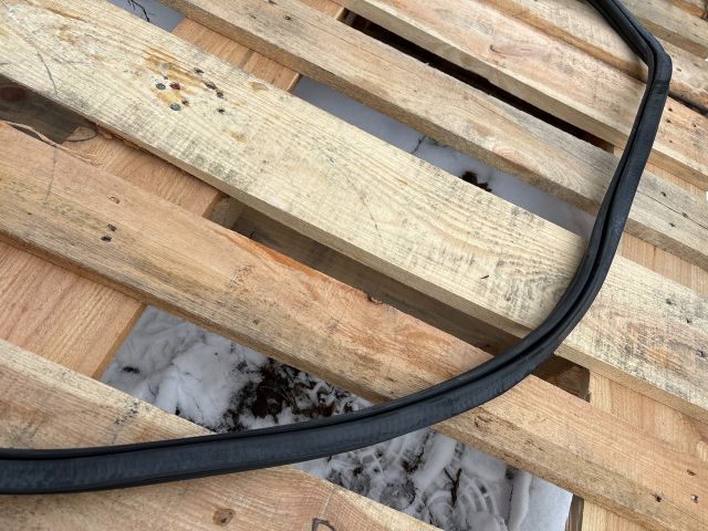 bontott AUDI A4 B8 Bal első Gumikéder