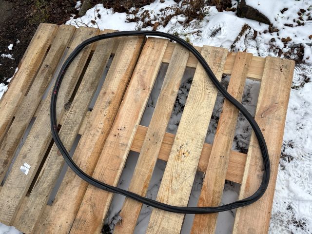 bontott AUDI A4 B8 Bal első Gumikéder