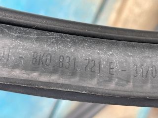 bontott AUDI A4 B8 Bal első Gumikéder