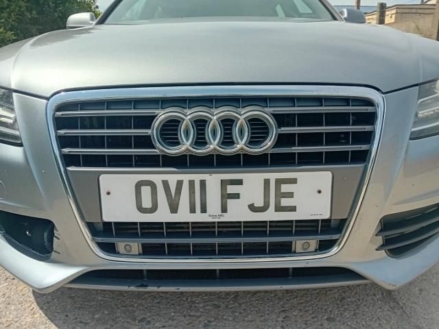 bontott AUDI A4 B8 Bal első Lökhárító Tartó (Műanyag)