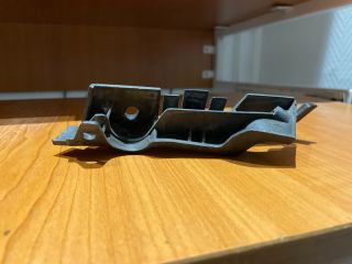 bontott AUDI A4 B8 Bal első Oldal Lökhárító Tartó (Műanyag)