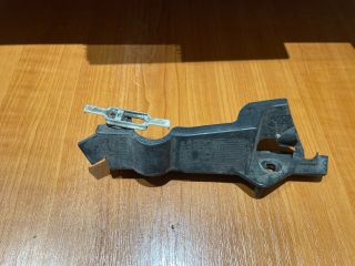 bontott AUDI A4 B8 Bal első Oldal Lökhárító Tartó (Műanyag)