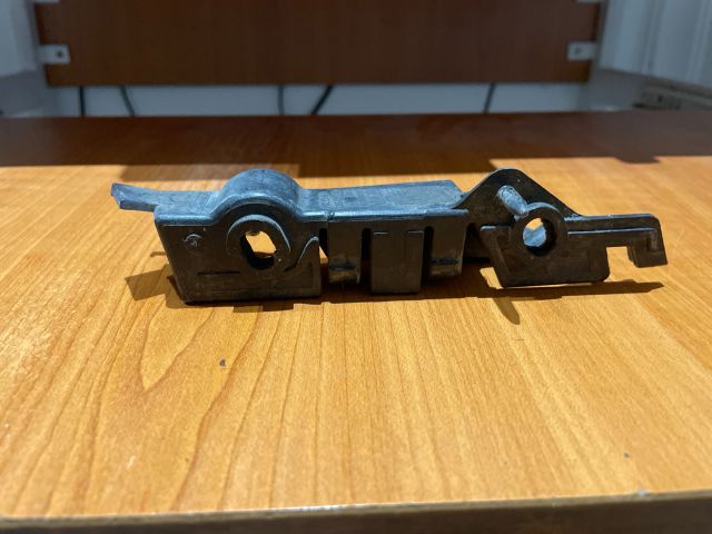 bontott AUDI A4 B8 Bal első Oldal Lökhárító Tartó (Műanyag)