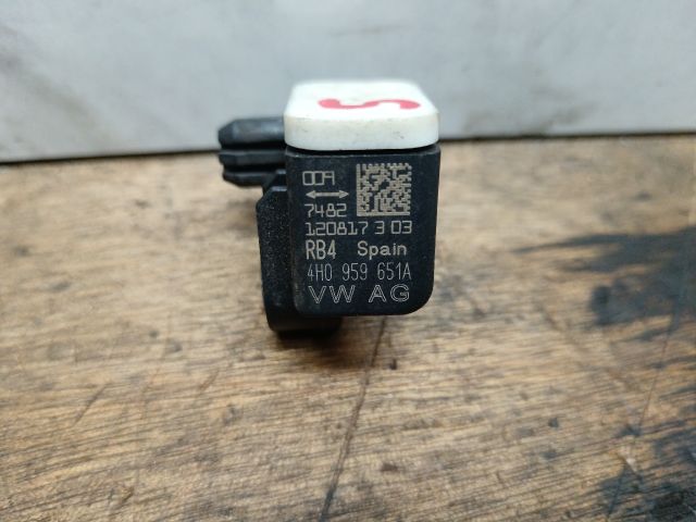 bontott AUDI A4 B8 Bal első Oldal Ütközés Érzékelő