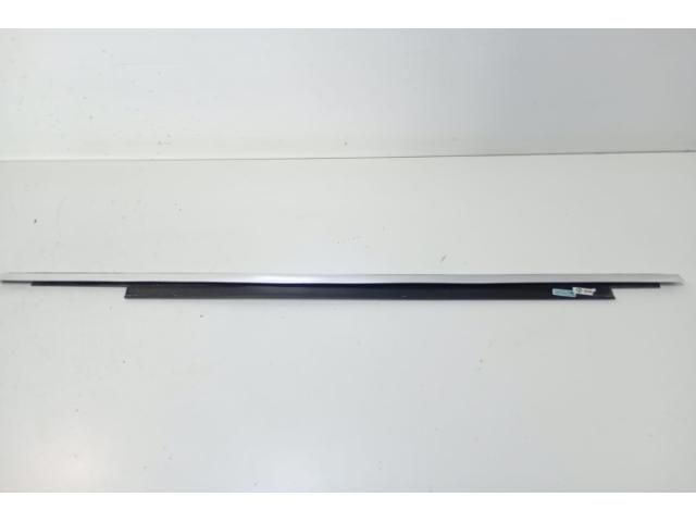 bontott AUDI A4 B8 Bal első Vízlehúzó Gumicsík