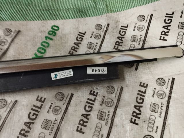 bontott AUDI A4 B8 Bal első Vízlehúzó Gumicsík