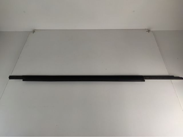 bontott AUDI A4 B8 Bal első Vízlehúzó Gumicsík