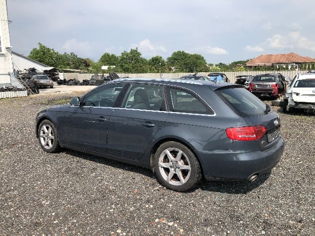 bontott AUDI A4 B8 Bal első Zárbetét