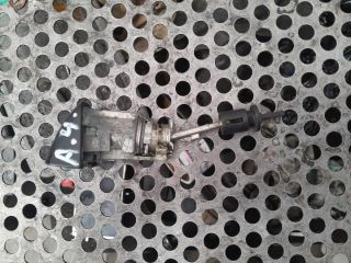 bontott AUDI A4 B8 Bal első Zárbetét