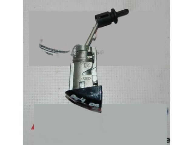 bontott AUDI A4 B8 Bal első Zárbetét