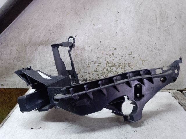 bontott AUDI A4 B8 Bal Fényszóró Tartó