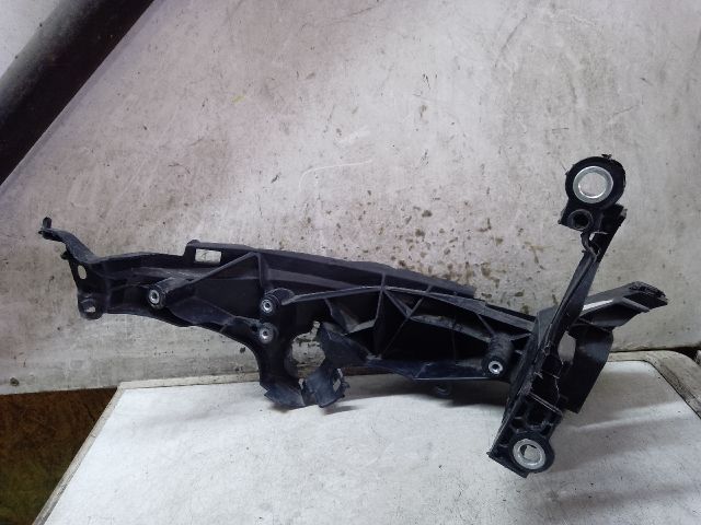 bontott AUDI A4 B8 Bal Fényszóró Tartó