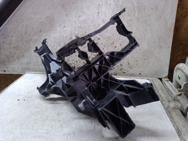 bontott AUDI A4 B8 Bal Fényszóró Tartó