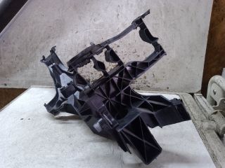 bontott AUDI A4 B8 Bal Fényszóró Tartó