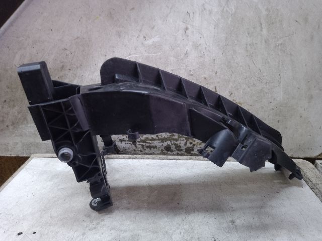 bontott AUDI A4 B8 Bal Fényszóró Tartó