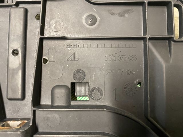 bontott AUDI A4 B8 Bal Fényszóró Tartó