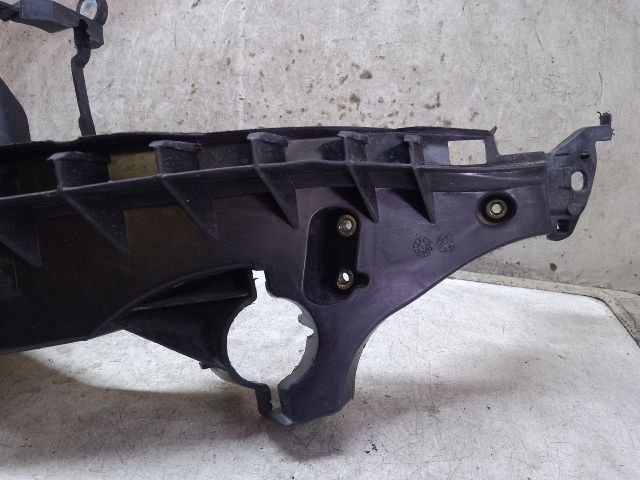 bontott AUDI A4 B8 Bal Fényszóró Tartó