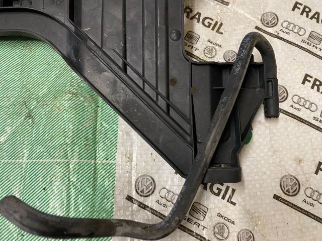 bontott AUDI A4 B8 Bal Fényszóró Tartó