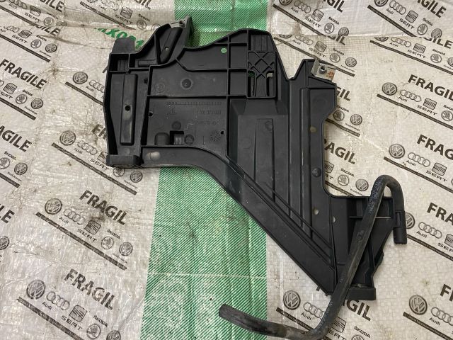 bontott AUDI A4 B8 Bal Fényszóró Tartó