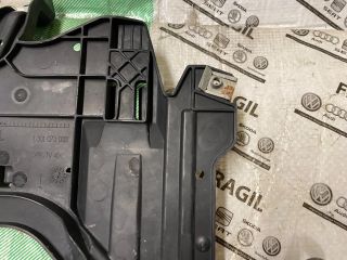 bontott AUDI A4 B8 Bal Fényszóró Tartó