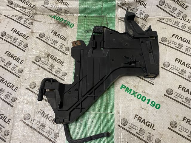 bontott AUDI A4 B8 Bal Fényszóró Tartó