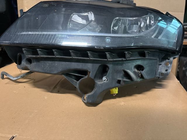 bontott AUDI A4 B8 Bal Fényszóró