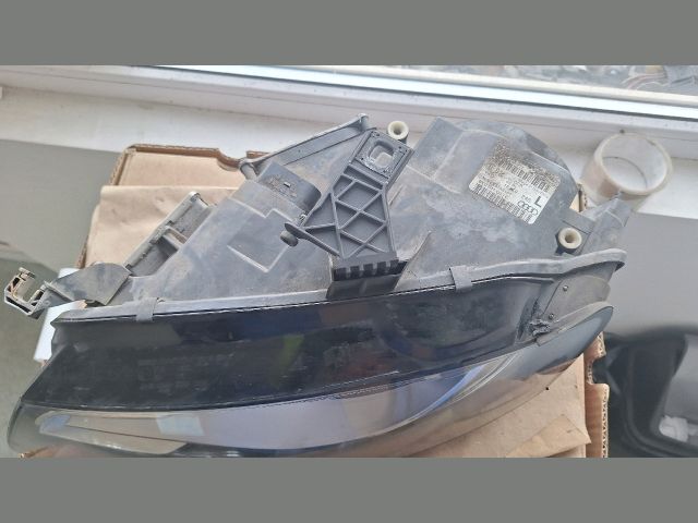 bontott AUDI A4 B8 Bal Fényszóró