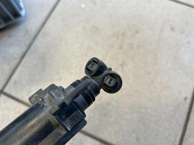 bontott AUDI A4 B8 Bal Fényszórómosó Fúvóka