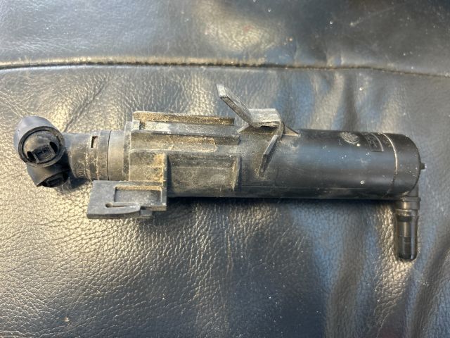 bontott AUDI A4 B8 Bal Fényszórómosó Fúvóka