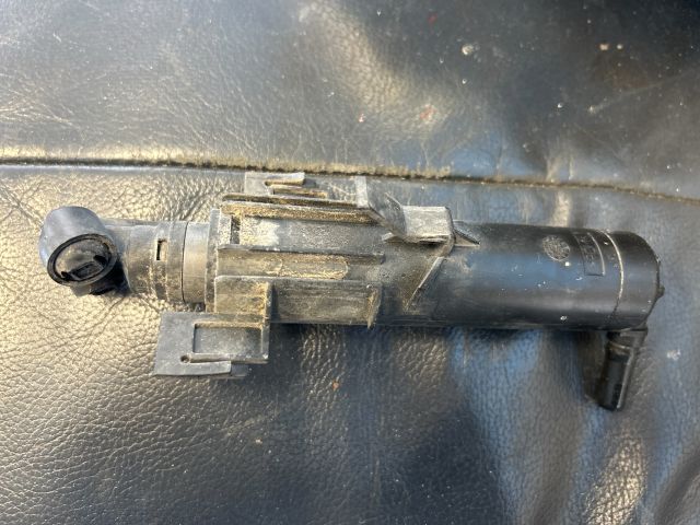 bontott AUDI A4 B8 Bal Fényszórómosó Fúvóka