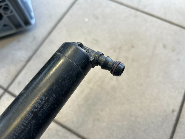 bontott AUDI A4 B8 Bal Fényszórómosó Fúvóka