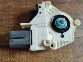 bontott AUDI A4 B8 Bal hátsó Ablakemelő Motor