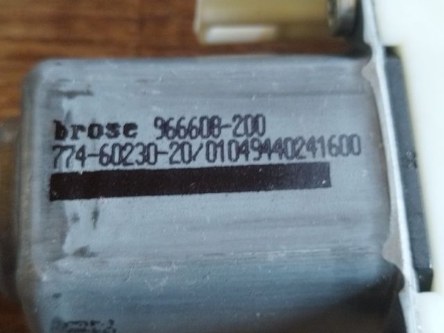 bontott AUDI A4 B8 Bal hátsó Ablakemelő Motor