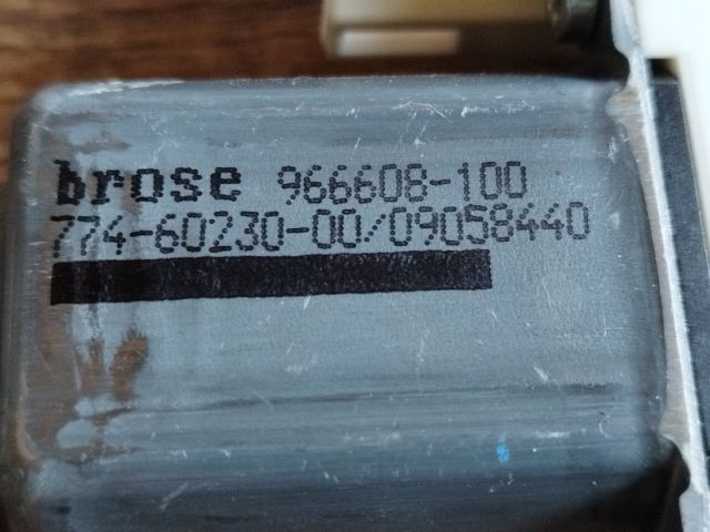 bontott AUDI A4 B8 Bal hátsó Ablakemelő Motor