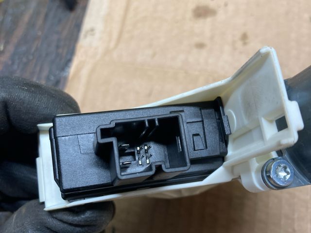 bontott AUDI A4 B8 Bal hátsó Ablakemelő Motor