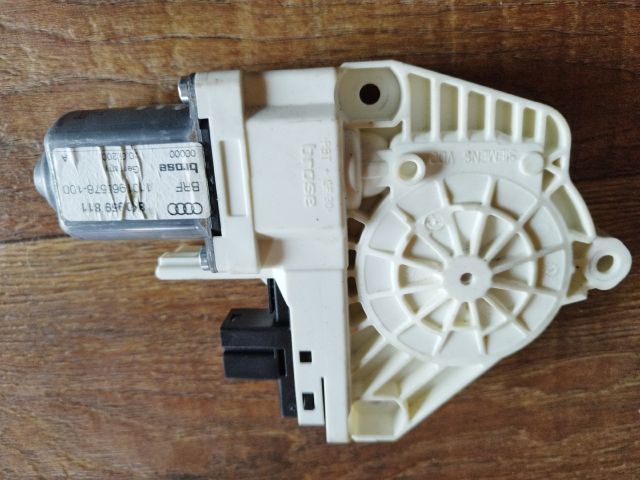 bontott AUDI A4 B8 Bal hátsó Ablakemelő Motor