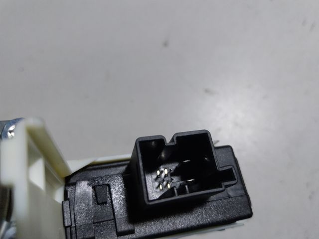 bontott AUDI A4 B8 Bal hátsó Ablakemelő Motor