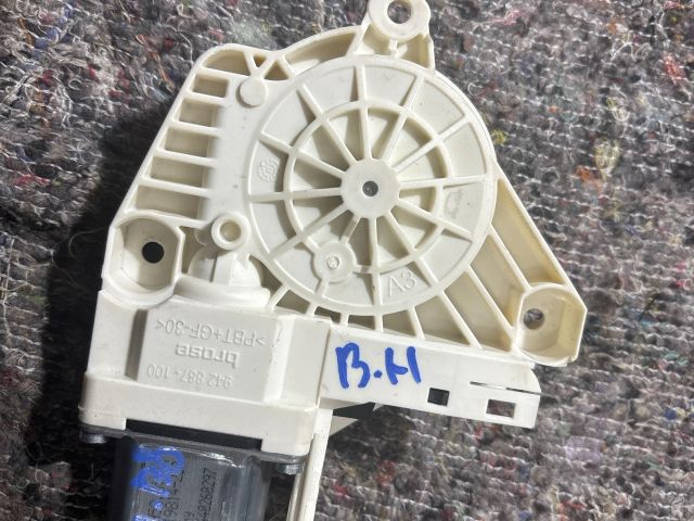 bontott AUDI A4 B8 Bal hátsó Ablakemelő Motor