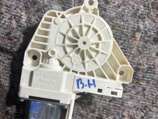bontott AUDI A4 B8 Bal hátsó Ablakemelő Motor